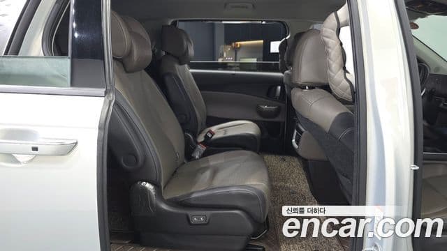 Kia Carnival 2024 — ფოტო 12/20