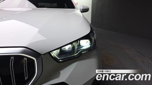 BMW 5 Series 2025 — Photo 8/34