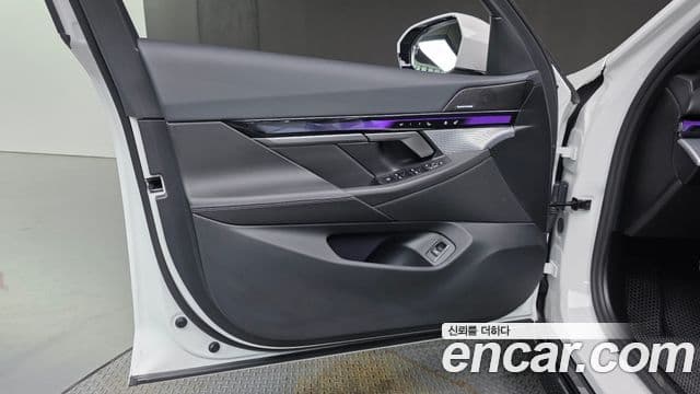 BMW 5 Series 2025 — Photo 17/34