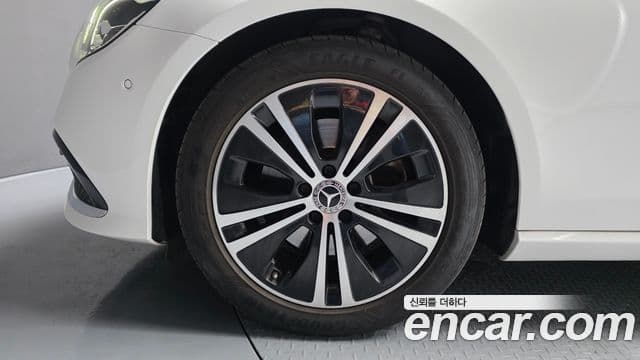 Mercedes-Benz E-Class 2022 — ფოტო 5/20