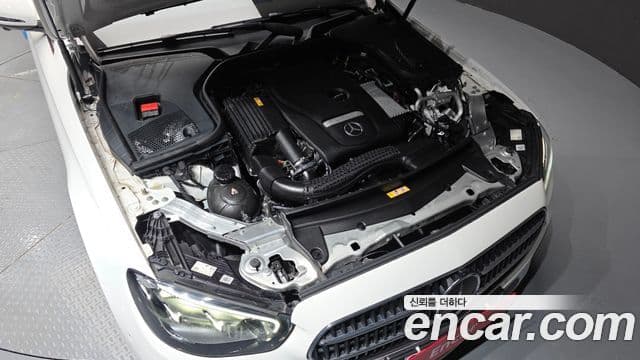 Mercedes-Benz E-Class 2022 — ფოტო 6/20