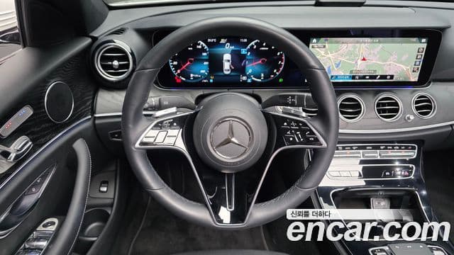 Mercedes-Benz E-Class 2022 — ფოტო 14/20