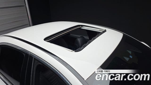 Mercedes-Benz E-Class 2022 — Photo 18/33