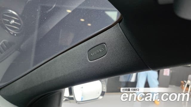 Mercedes-Benz E-Class 2022 — Photo 17/33