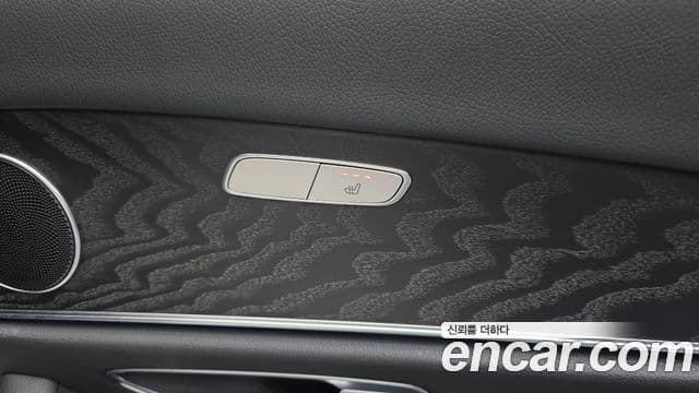 Mercedes-Benz E-Class 2022 — Photo 14/33