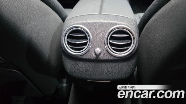 Mercedes-Benz E-Class 2022 — Photo 5/33
