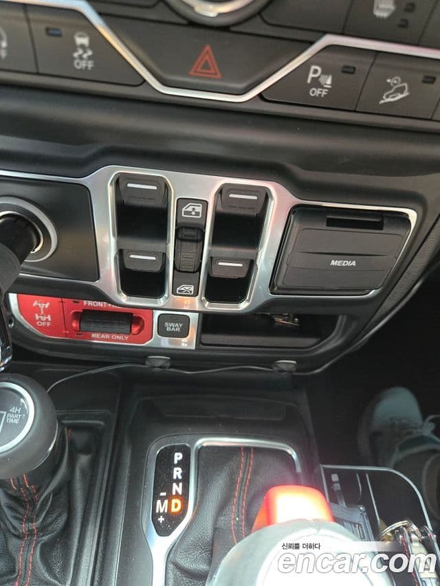 Jeep Wrangler 2020 — ფოტო 6/15