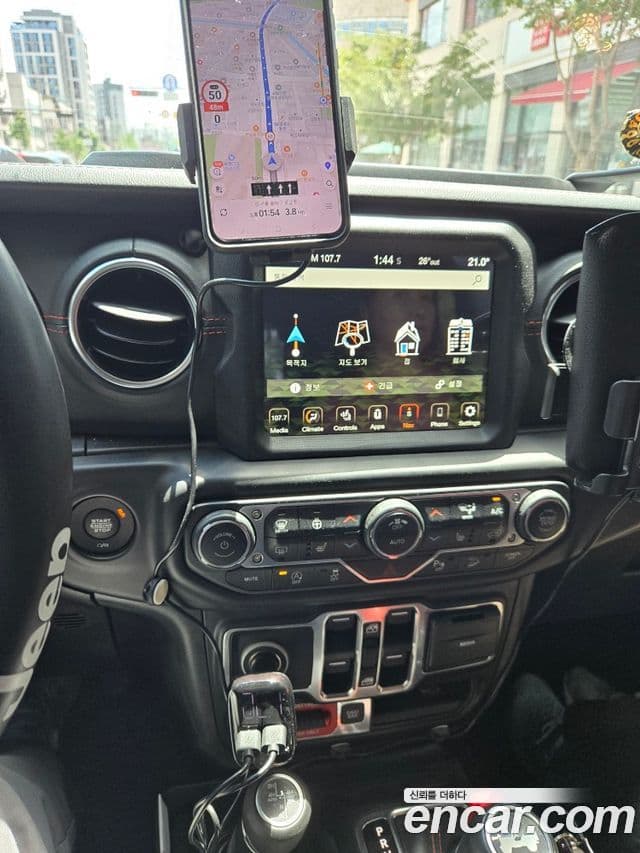 Jeep Wrangler 2020 — фото 8 из 15