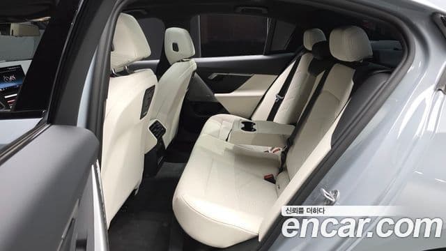 BMW 5 Series 2025 — ფოტო 12/20