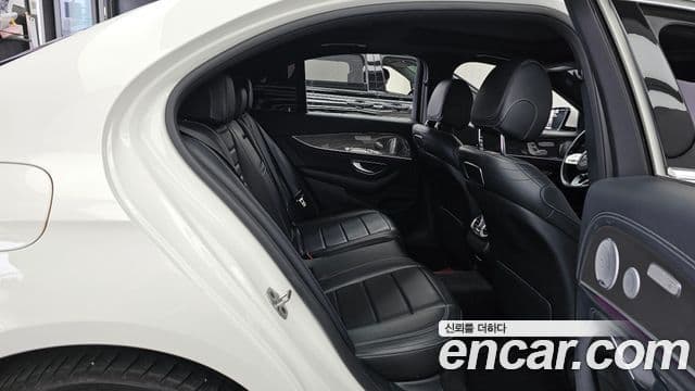 Mercedes-Benz E-Class 2019 — ფოტო 11/20