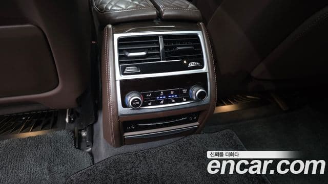 BMW 7 Series 2019 — ფოტო 19/20