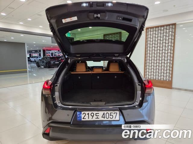 Lexus UX250h 2024 — фото 4 из 15