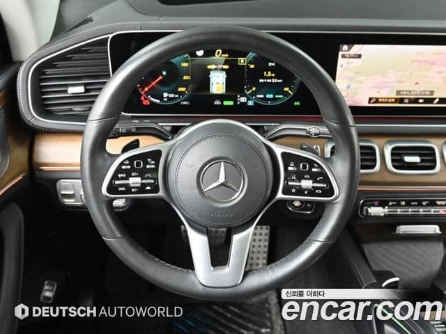 Mercedes-Benz GLE-Class 2020 — Photo 18/20