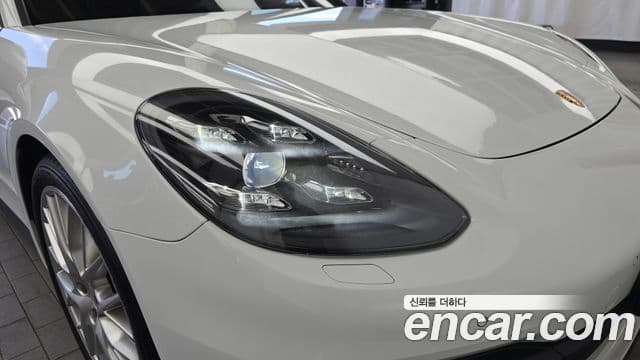 Porsche Panamera 2018 — Photo 20/31