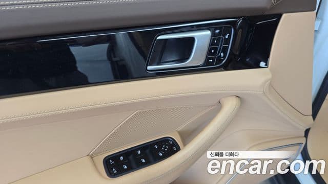 Porsche Panamera 2018 — Photo 28/31