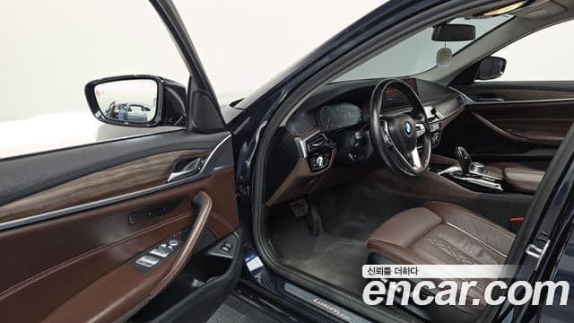 BMW 5 Series 2019 — Şəkil 10/20