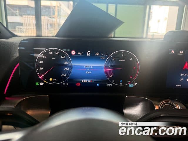 Mercedes-Benz GLB-Class 2025 — Şəkil 7/10