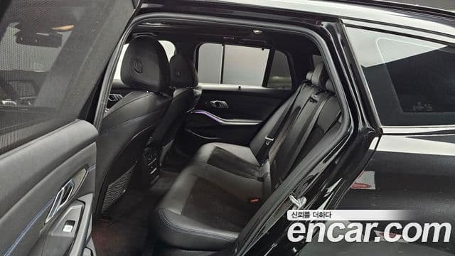 BMW 3 Series 2021 — фото 12 из 20