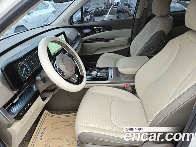 Kia Carnival 2023 — фото 8 из 20