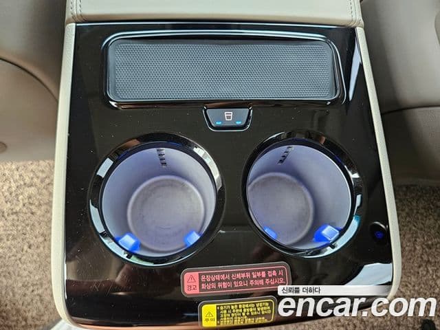 Kia Carnival 2023 — фото 14 из 20