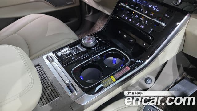 Kia Carnival 2021 — фото 9 из 20