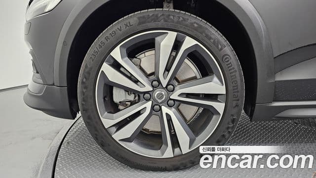 Volvo V60 Cross Country 2021 — фото 5 из 20