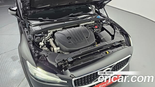 Volvo V60 Cross Country 2021 — фото 6 из 20