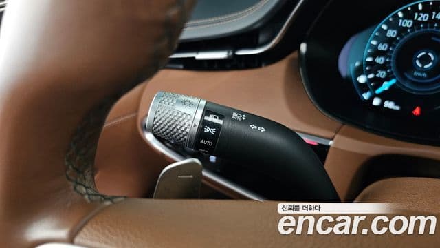 Genesis GV70 2022 — Şəkil 27/33