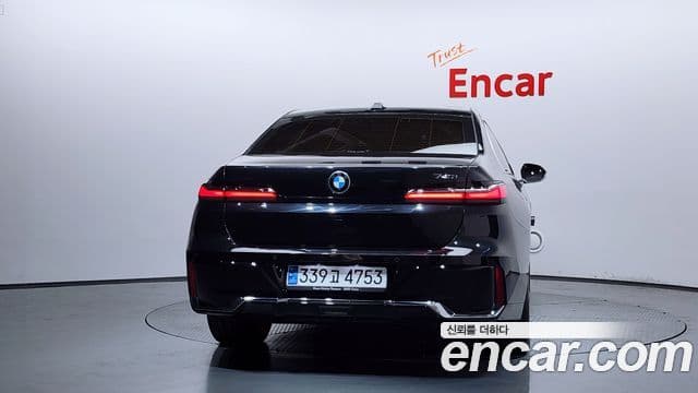 BMW 7 Series 2023 — ფოტო 3/20