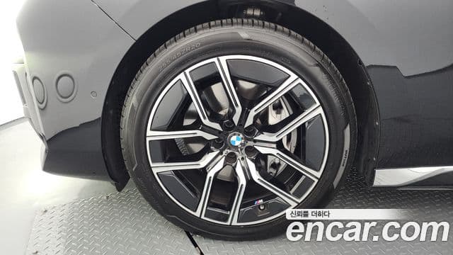 BMW 7 Series 2023 — ფოტო 4/20