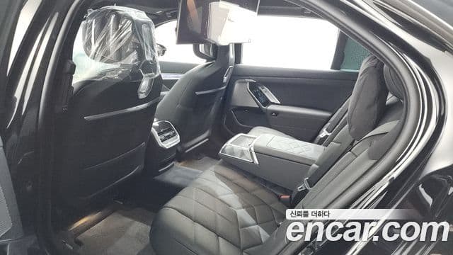 BMW 7 Series 2023 — ფოტო 11/20