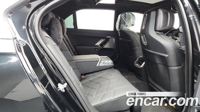 BMW 7 Series 2023 — ფოტო 20/20
