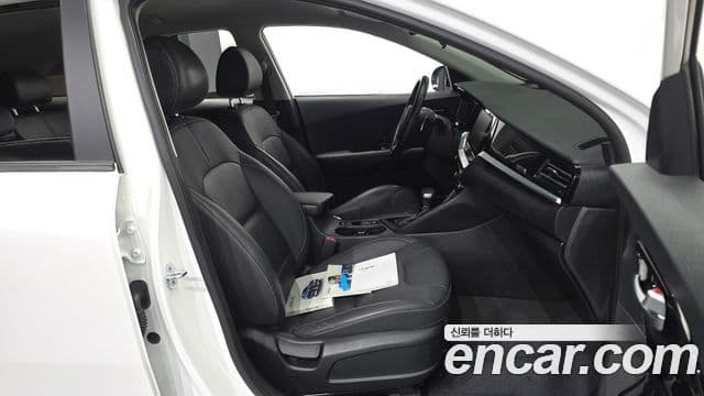 Kia Niro 2021 — ფოტო 11/20