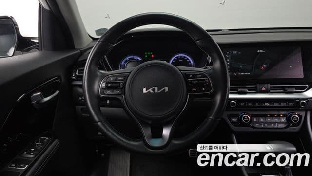 Kia Niro 2021 — ფოტო 13/20