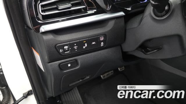 Kia Niro 2021 — ფოტო 16/20