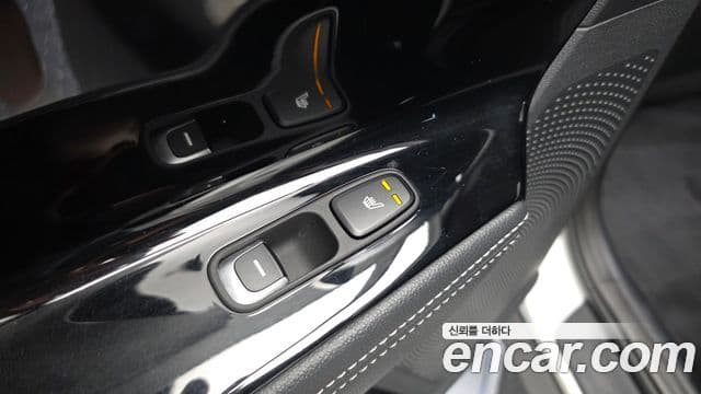 Kia Niro 2021 — ფოტო 18/20