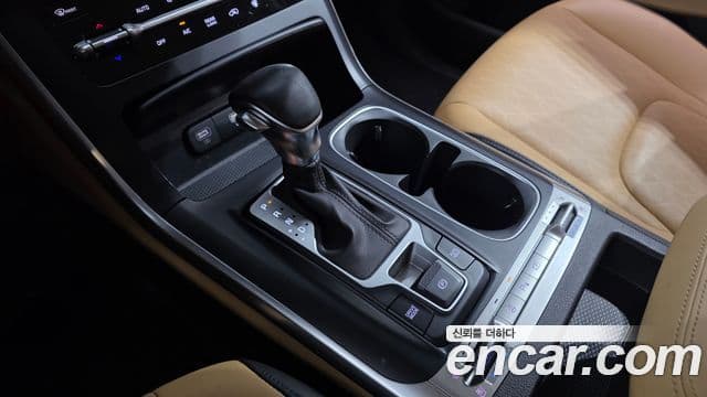Kia Carnival 2022 — фото 9 из 20