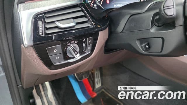 BMW 5 Series 2018 — Şəkil 19/20