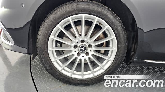 Mercedes-Benz E-Class 2021 — ფოტო 4/20