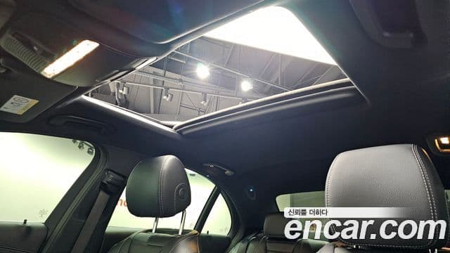 Mercedes-Benz E-Class 2021 — ფოტო 14/20