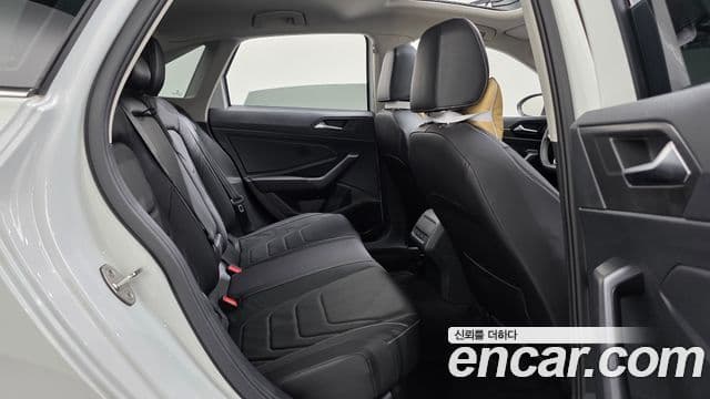 Volkswagen Jetta 2024 — ფოტო 11/20