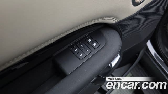 Land Rover Discovery 5 2022 — ფოტო 17/20