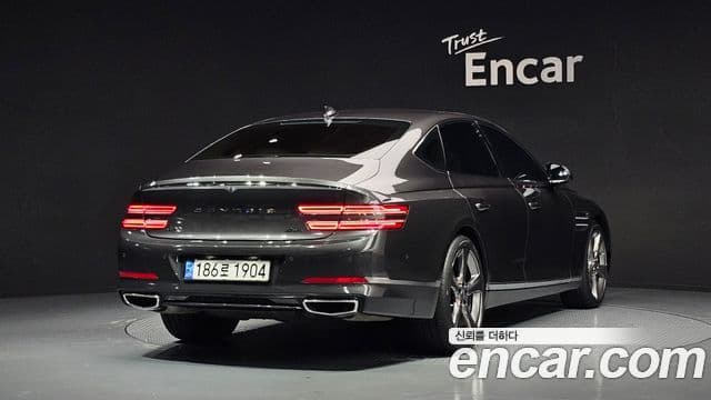 Genesis Electrified G80 2022 — фото 1 из 20