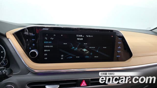Hyundai Sonata Hybrid 2019 — Photo 27/33