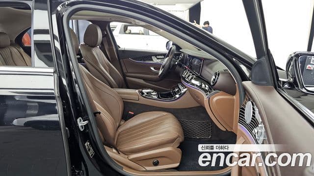 Mercedes-Benz E-Class 2019 — фото 11 из 20