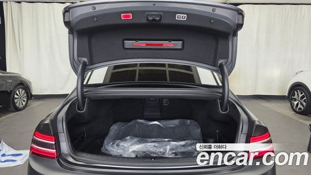 Genesis G80 2024 — Şəkil 33/36