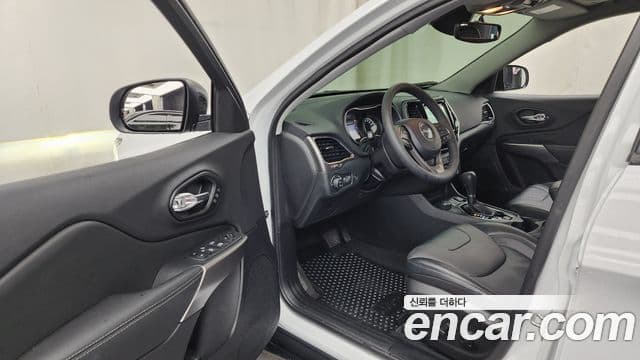 Jeep Cherokee 2022 — Şəkil 10/20