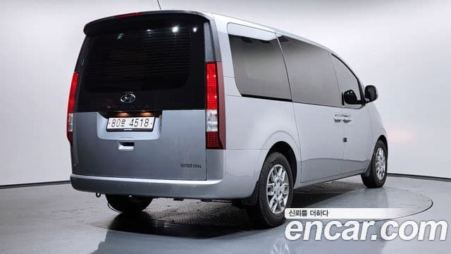 Hyundai Staria 2021 — фото 2 из 20