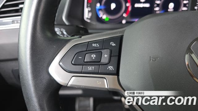 Volkswagen Tiguan 2022 — ფოტო 15/20