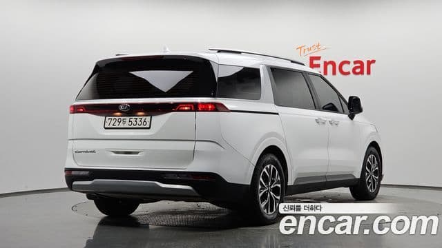 Kia Carnival 2021 — фото 2 из 20